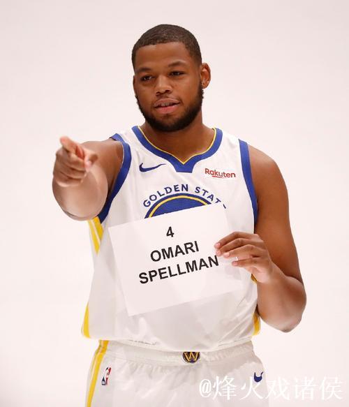 斯佩尔曼半场出战12分钟,投篮5中1得到5分1篮板2抢断 斯佩尔曼半场出战12分钟,投篮5中1得到5分1篮板2抢断